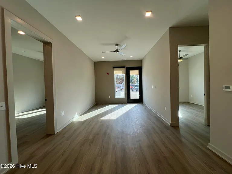 1108 Castle St #106 — Photo 4