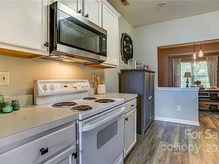 9712 Bailey Rd — Photo 10