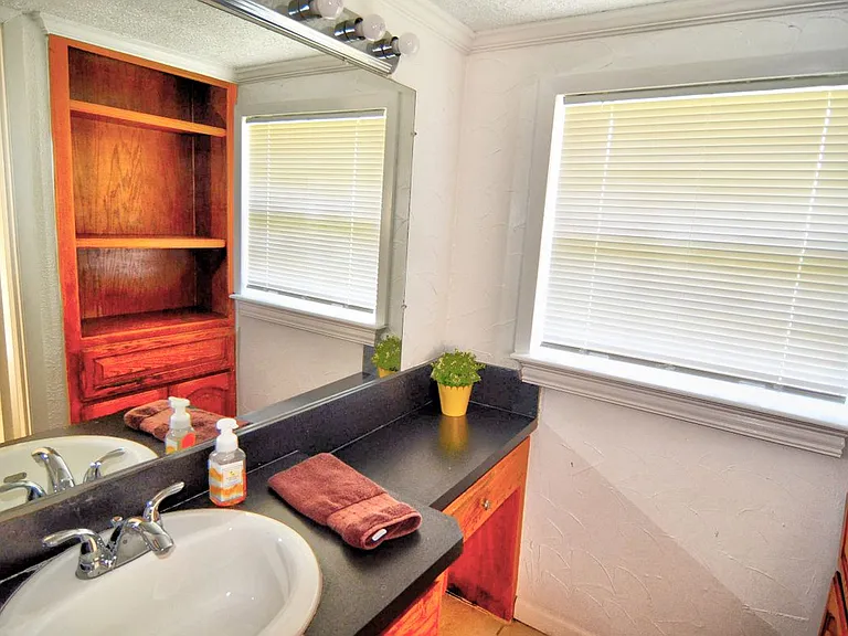 1412 W Shore Dr — Photo 6
