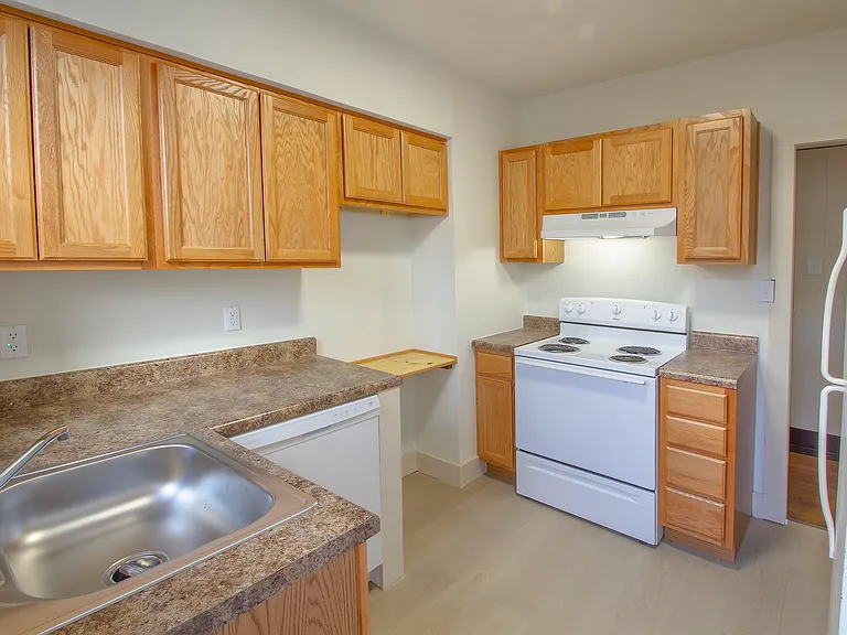 414 Franklin Ave #2R — Photo 3