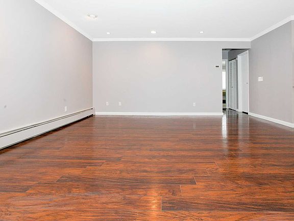 3rd image of 50 Richmond Blvd Unit 1A