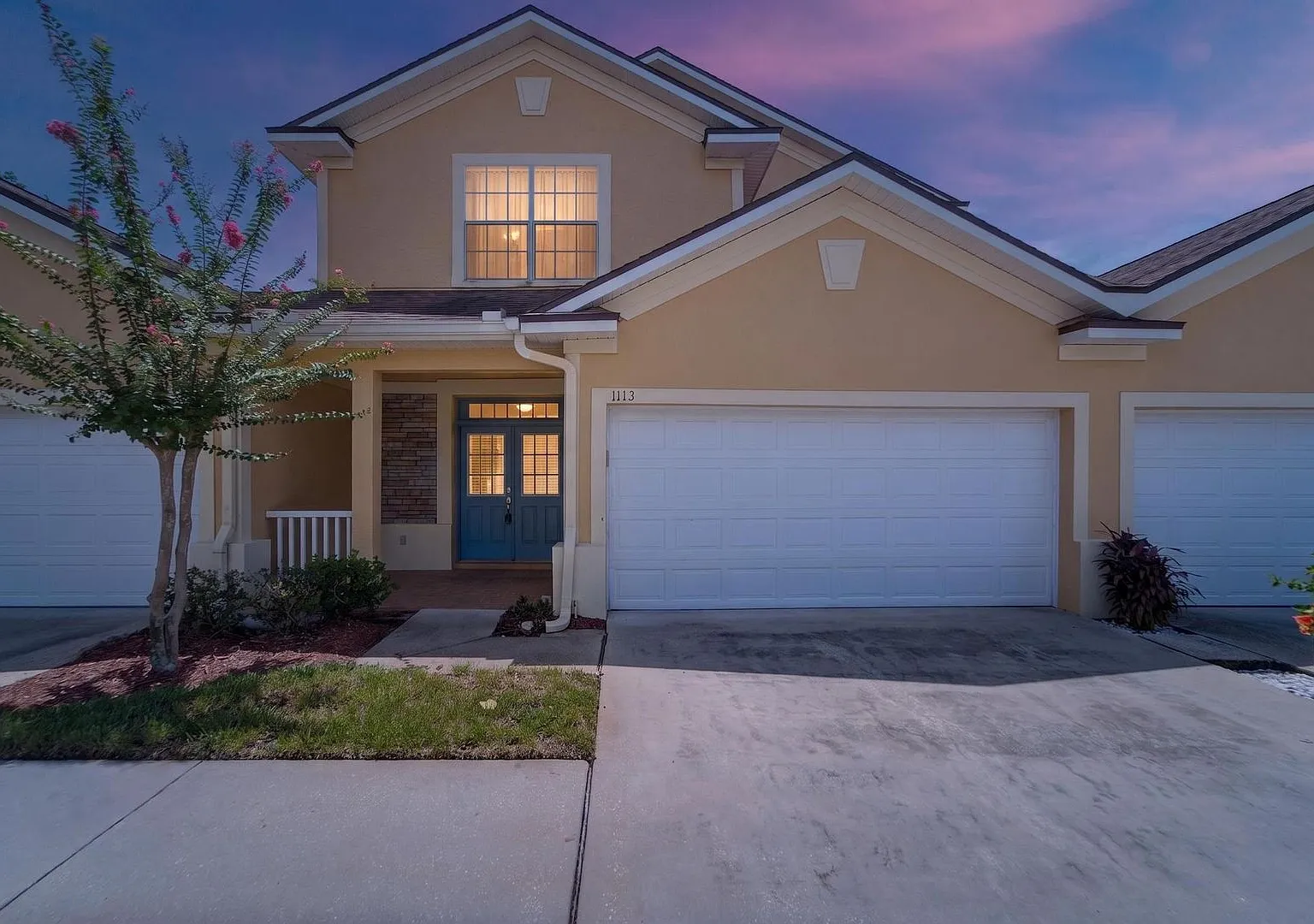 Spacious Savannah Landings Townhome in Gated Valrico Community ! — Photo 1