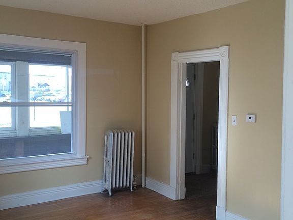3rd image of 42 Melrose St