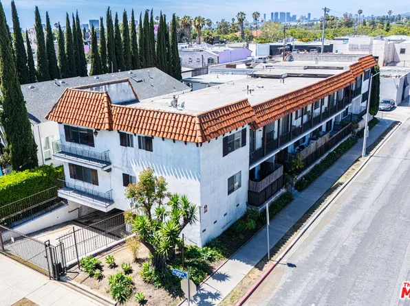 7050 Waring Ave, Los Angeles, CA 90038