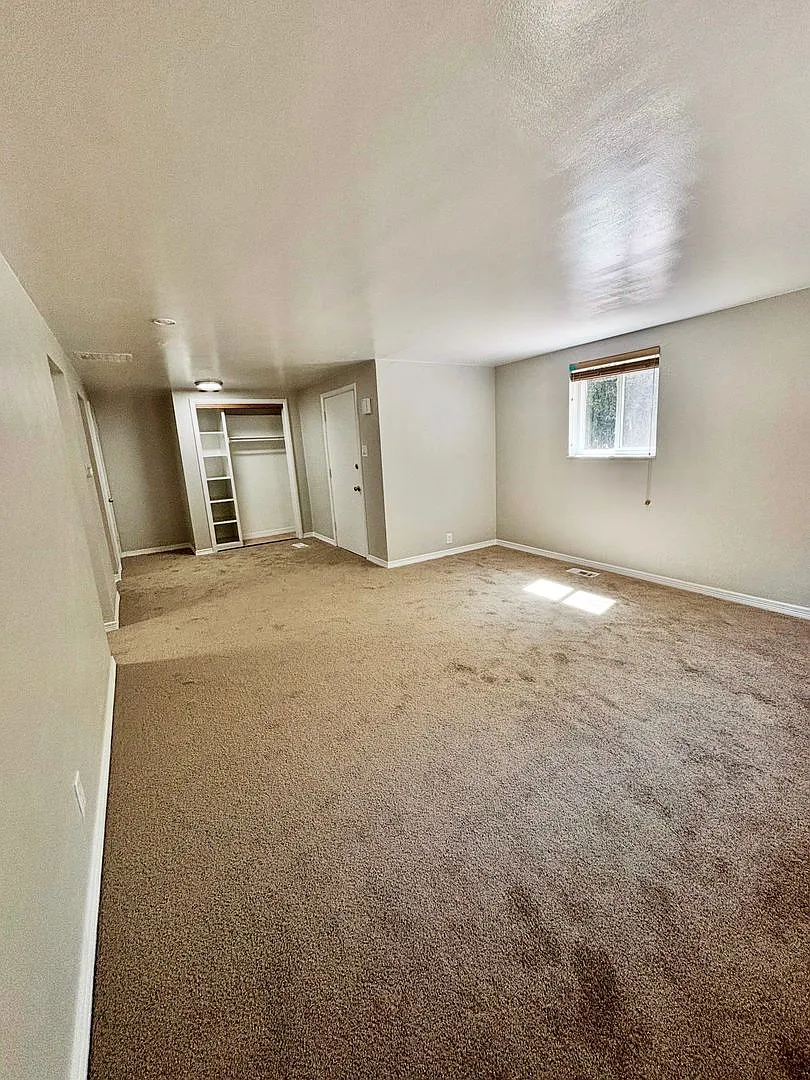 Prime Location! 1BR Bungalow Near DU, Light Rail & Porter Hospital Available Now!! — Photo 4