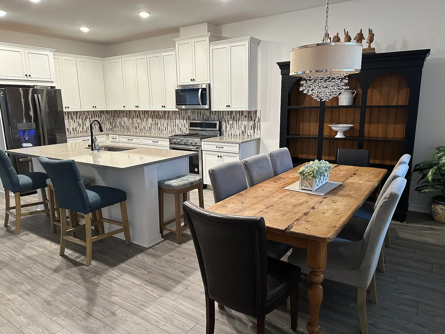 3 bed, 1638 sqft, $3,100 — Photo 2