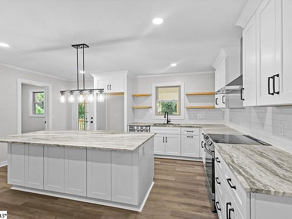 5th image of 104 Dill Dr