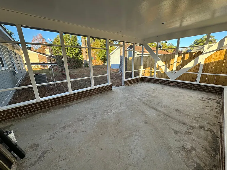 Screened In Porch, Secluded Backyard