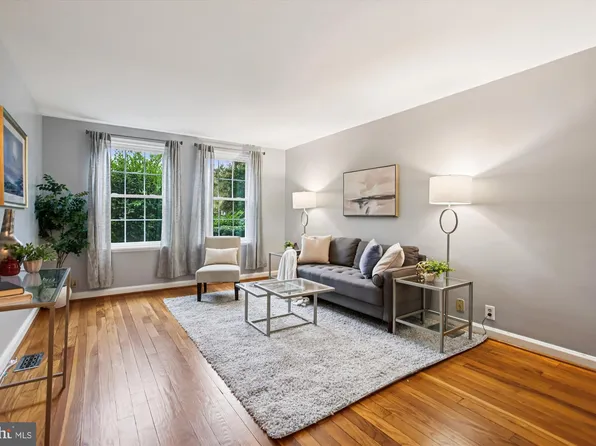 4212 36th St S APT A1, Arlington, VA 22206