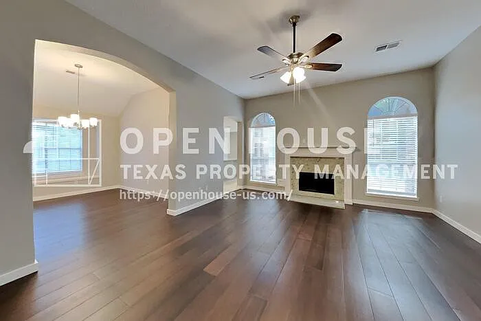 3 bed, 2.0 bath, 1660 sqft, $2,000 — Photo 4