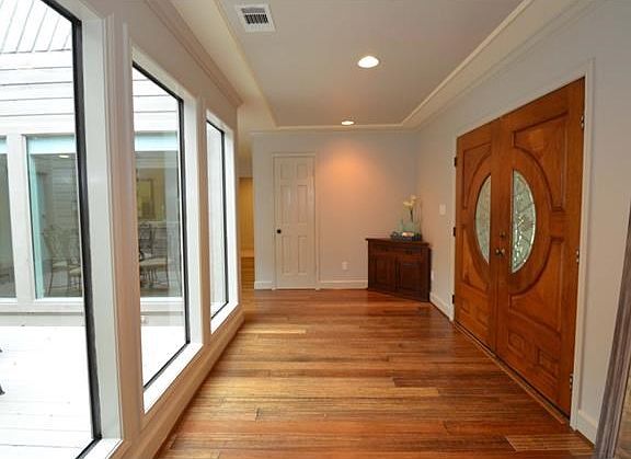 5th image of 806 Mountain Dr