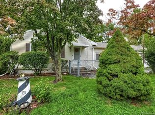 960 Jennings Rd, Fairfield, CT 06824