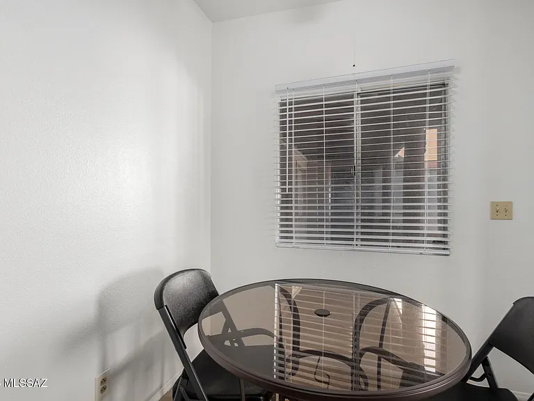 1810 E Blacklidge Dr #123 — Photo 6