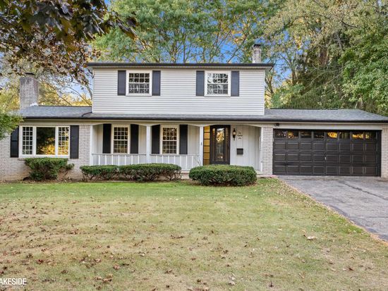 1086 E Silverbell Rd, Lake Orion, MI 48360