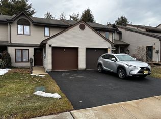 4 Peach Ct, Raritan Twp., NJ 08822