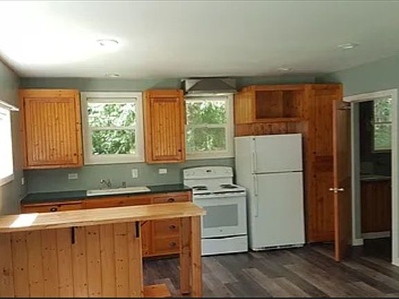 2nd image of 741 Ellwood Dr #B