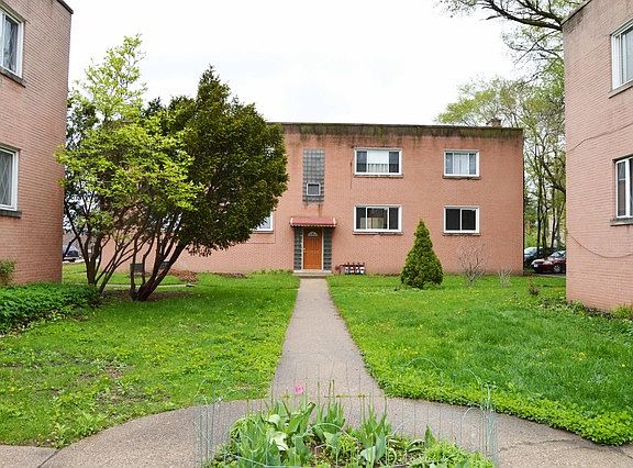 2nd image of 2456 W Berwyn Ave #1E