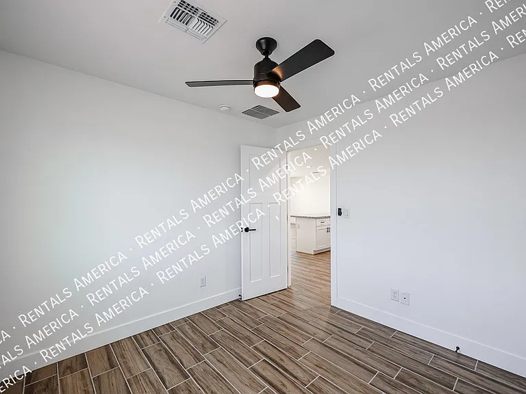 526 S Crismon Rd — Photo 23