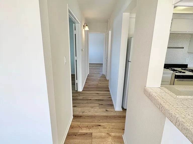 Top-Floor 2BD/1BA with Private Deck — Photo 6