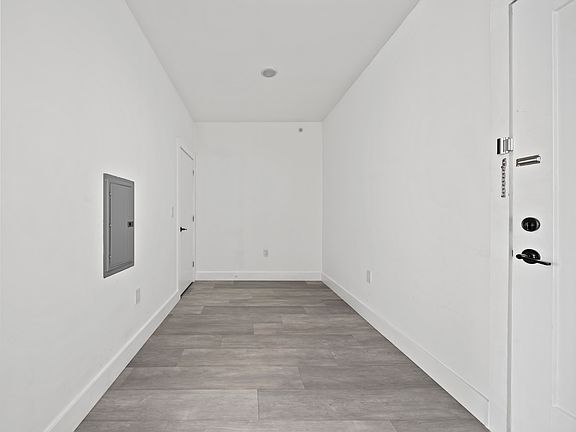 3rd image of 43-45 W 32nd St #503