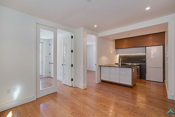 1st image of 188 Hawthorne St #3RI