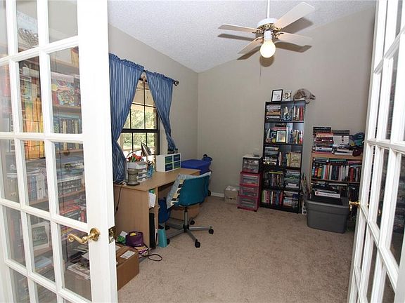 5th image of 942 Torchwood Dr
