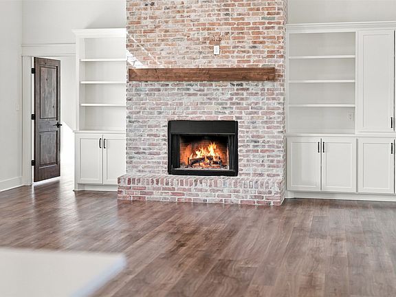 3rd image of 10 Keeter Ln