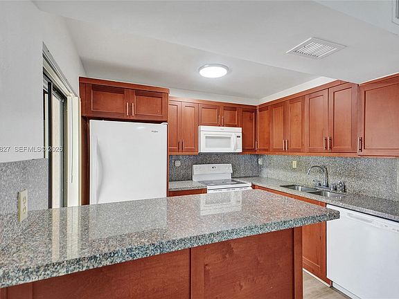 5th image of 20025 NE 3rd Ct APT 8