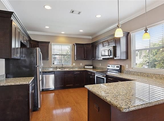 4th image of 1525 Gardena Dr
