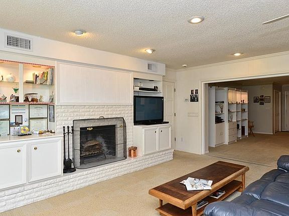 5th image of 25 Lands End Ln