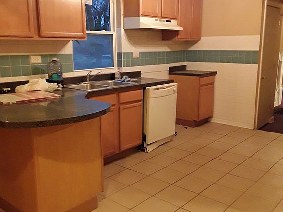 2nd image of 718 S 8th Ave