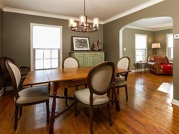 Nice size dining room off kitchen for easy entertaining