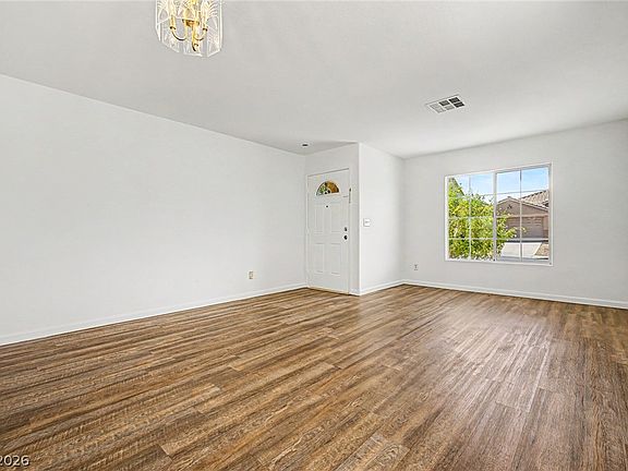 5th image of 184 White Butte St