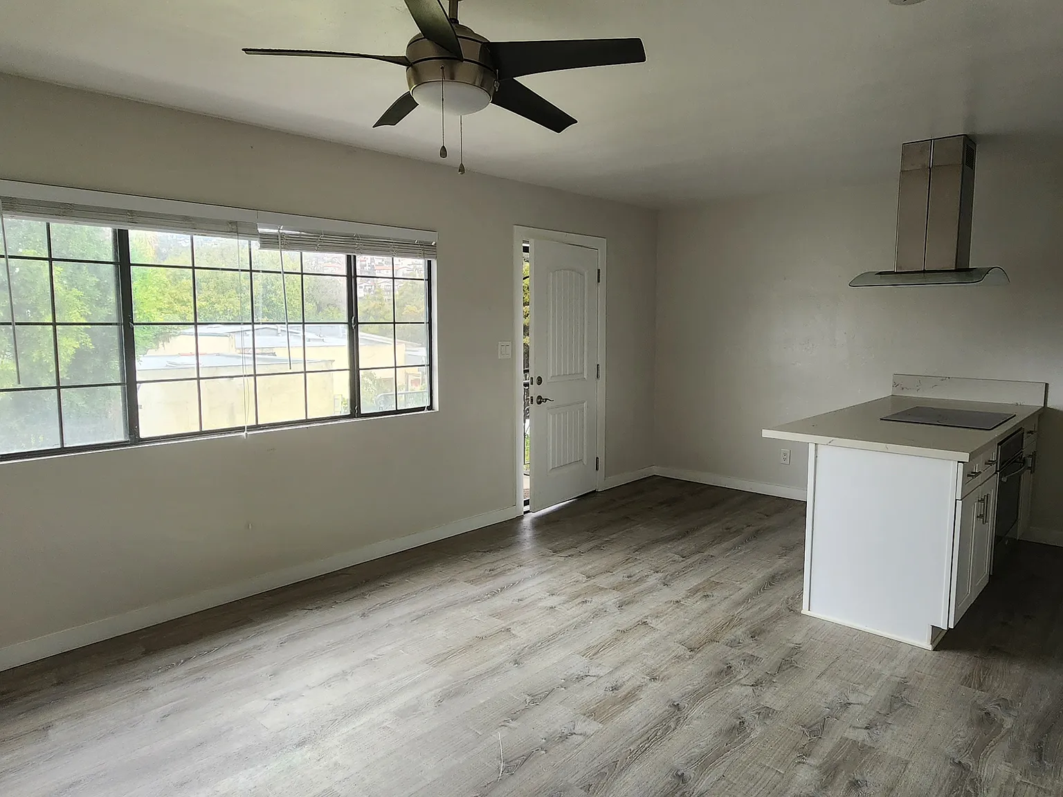 1 bed, 550 sqft, $1,900 — Photo 3