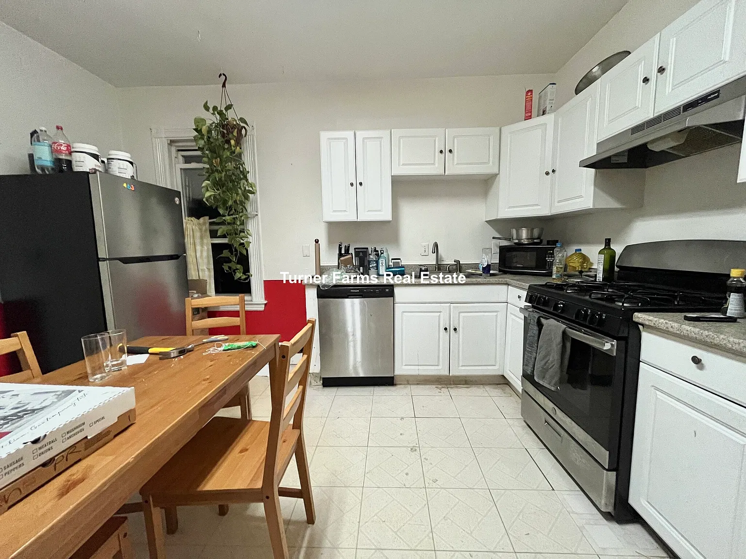 4 bed, 9999 sqft, $6,300 — Photo 1