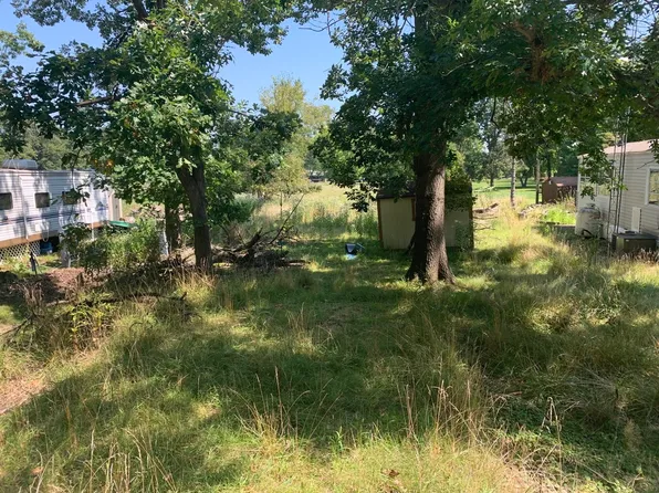 16/140 Woodhaven Dr E, Sublette, IL 61367