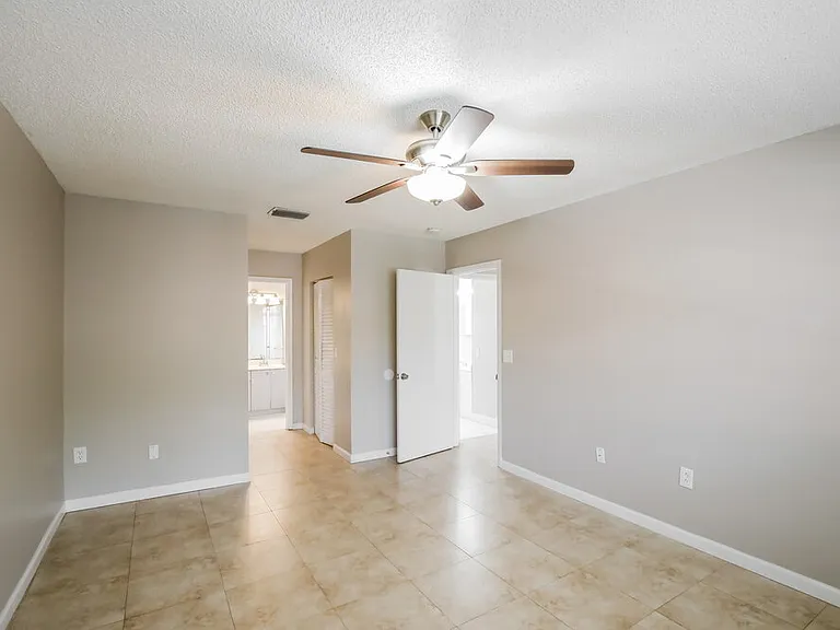 40 NW 110th Ave — Photo 11