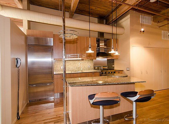 4th image of 550 N Kingsbury St APT 617