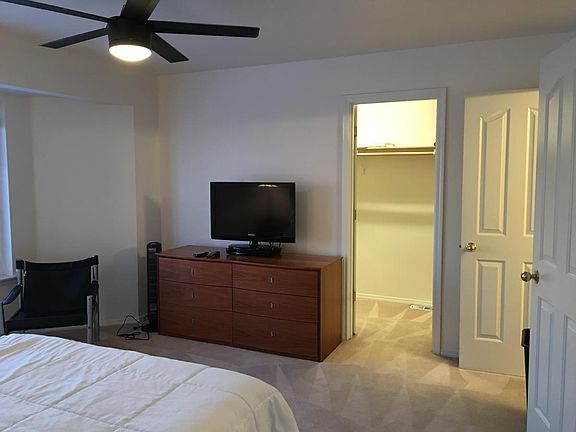 Master Bedroom w/ walk-in closet
