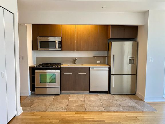 5th image of 885 6th Ave APT 17D