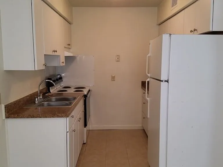 Willow Park Apartments — Photo 19