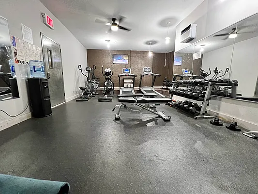 Rented by ERNY LLC | media 12