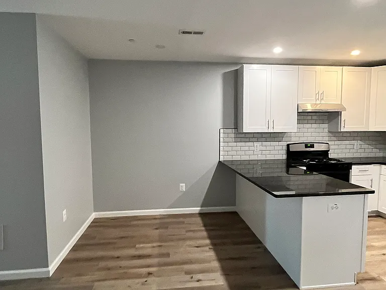 1709 E St NE #2 — Photo 6