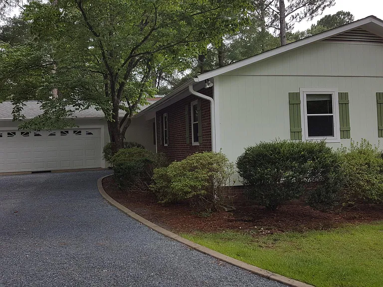 1221 Bethesda Rd — Photo 2