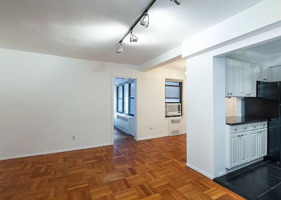 1st image of 150 E 56th St APT 9F