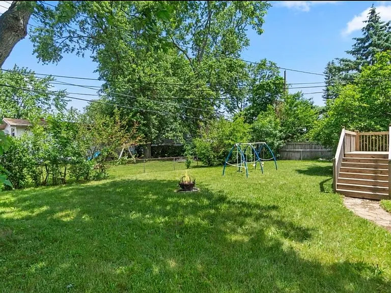 1005 E Washington Center Rd — Photo 22