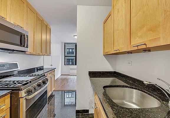 3rd image of 247 W 87th St APT 4B