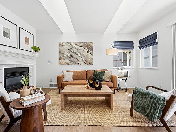 3rd image of 1720 32nd St #20