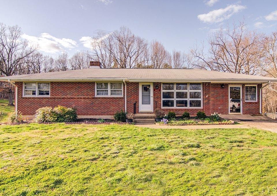 1st image of 409 Oakwood Dr