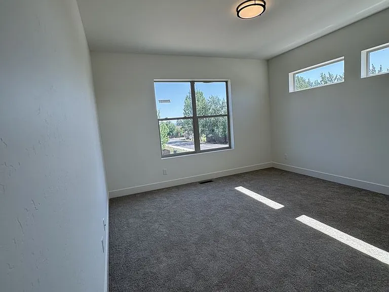 17 Grove Ln — Photo 11